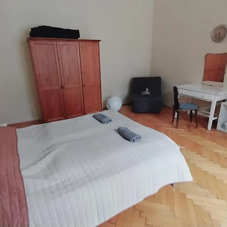 For Long-term, Budget! Szondi Budapest