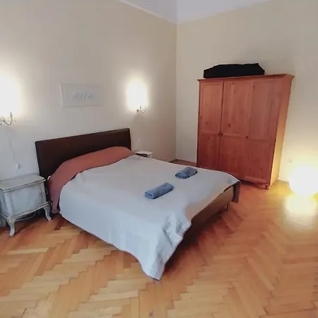 For Long-term, Budget! Szondi Apartment