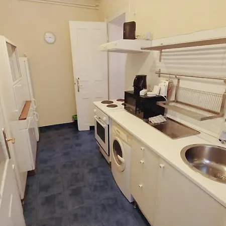 For Long-term, Budget! Szondi Apartment Budapest