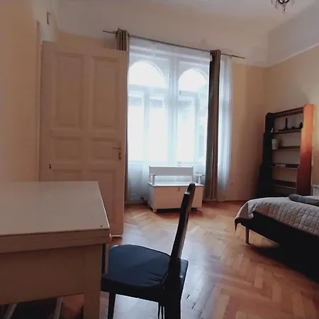 For Long-term, Budget! Szondi Apartment *